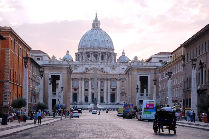WALKING TOUR: ROME'S ULTIMATE 10 BEST WALKING TOUR:  Saint Peter’s Basilica